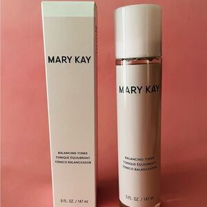 Mary Kay Balancing Toner in Elegant White and Pink